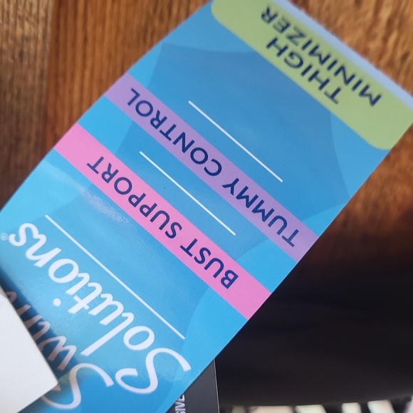 Macys  Black and White One Piece Swimsuit 10 NWT - Picture 2 of 3